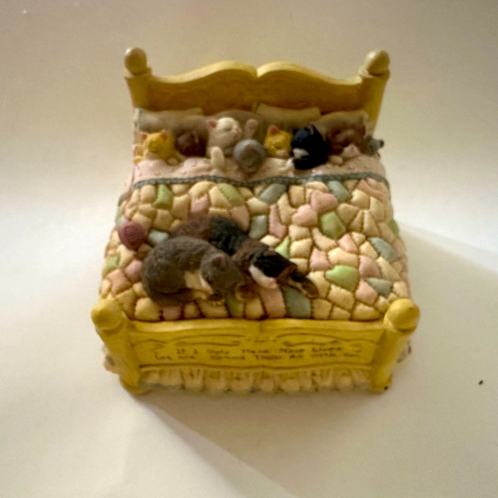 San Francisco Music Box Company “Love Makes The World Go Round” Music Box
